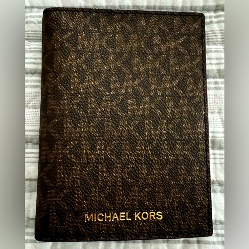 Michael Kors Bedford Travel Logo Passport Wallet